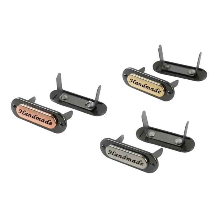 תגית מתכת Handmade בצבעים שונים